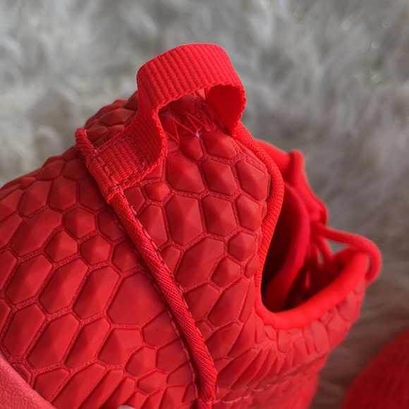 Nike Roshe One DMB Bright Crimson Sneakers - Picture 14 of 16